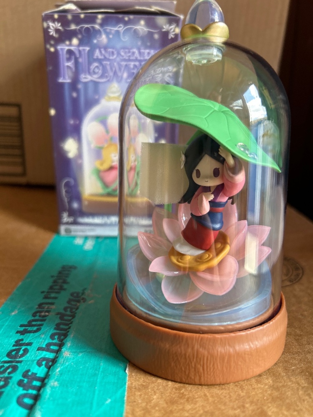 52Toys Disney Mulan Gloche Flowers and Shadows Light Up Figure Princess